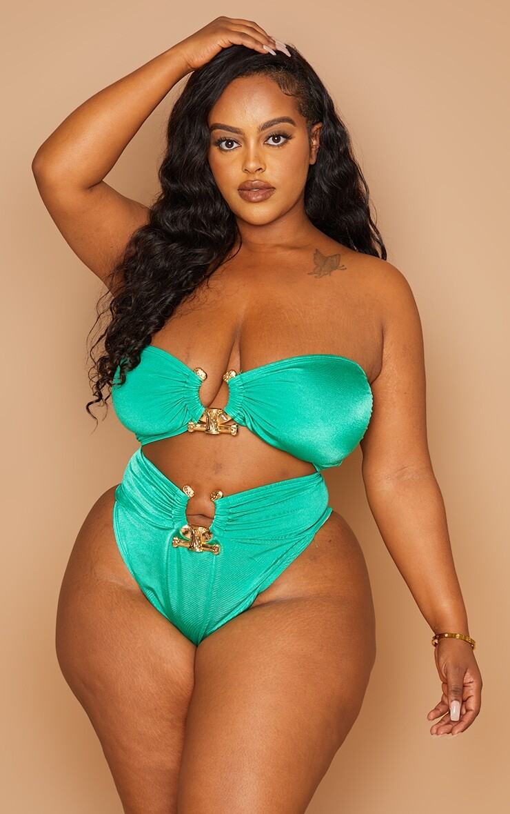 

PrettyLittleThing Зеленый бикини-топ с тисненой отделкой Plus