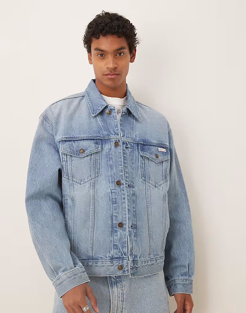 

Джинсовая куртка Calvin Klein, икона 90-х, модель 94 Trucker, светло-голубого цвета, Синий, Джинсовая куртка Calvin Klein, икона 90-х, модель 94 Trucker, светло-голубого цвета