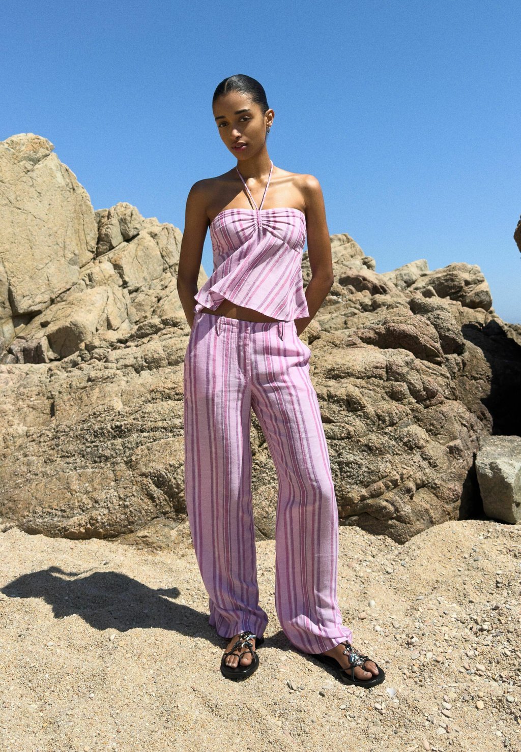 

Брюки STRIPED Bershka, светло-розовый