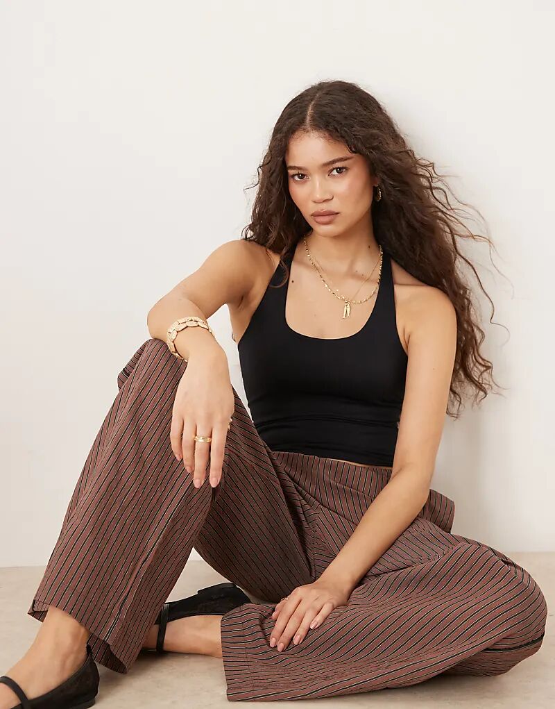 

Жилет Free People с чистыми линиями и спиной-борцовкой черного цвета