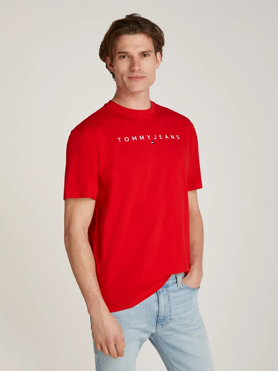 

Футболка Tommy Jeans "TJM REG LINEAR LOGO TEE EXT" с фирменной этикеткой, малиновый