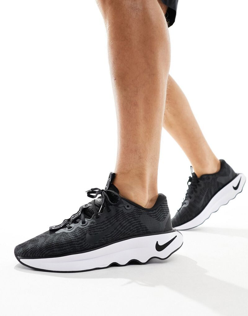 

Nike - Motiva - Черно-белые кроссовки, Черный, Nike - Motiva - Черно-белые кроссовки