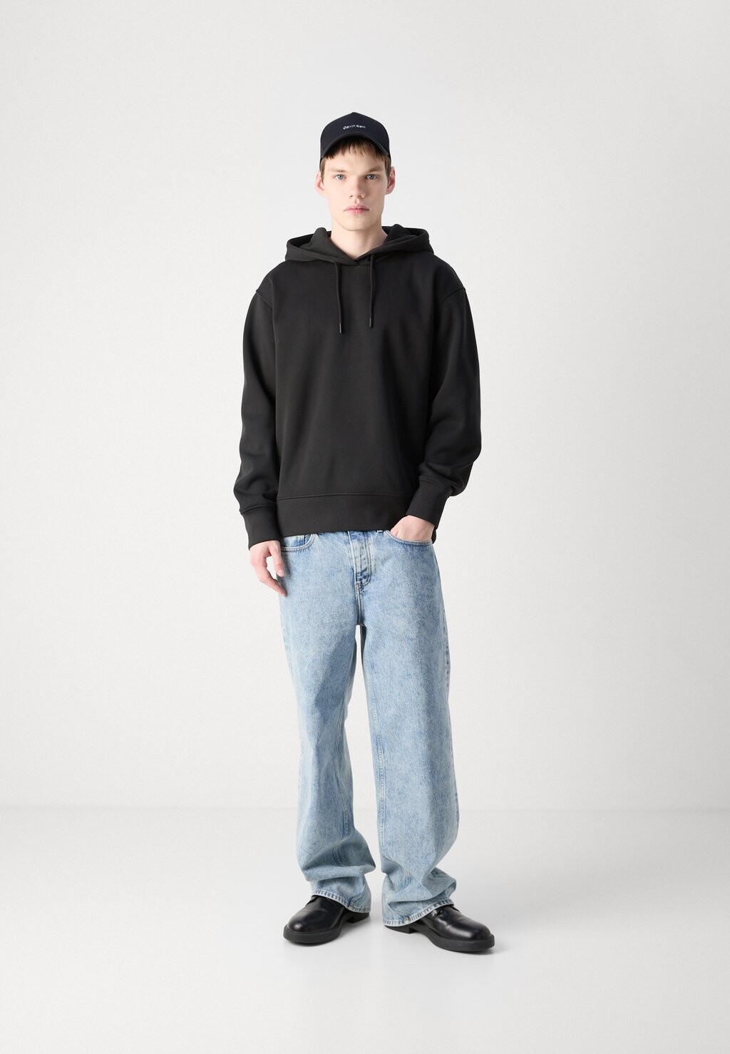 

Толстовка LOGO TAPE HOODIE Calvin Klein Jeans, черный
