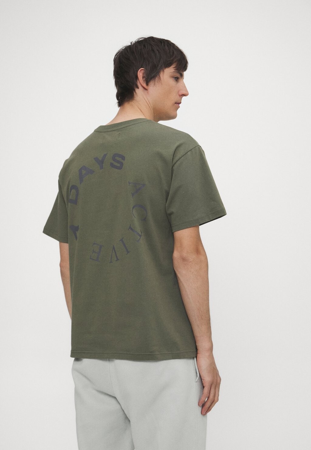 

Футболка базовая Organic Regular Fit Tee 7 DAYS Active, плющ зеленый