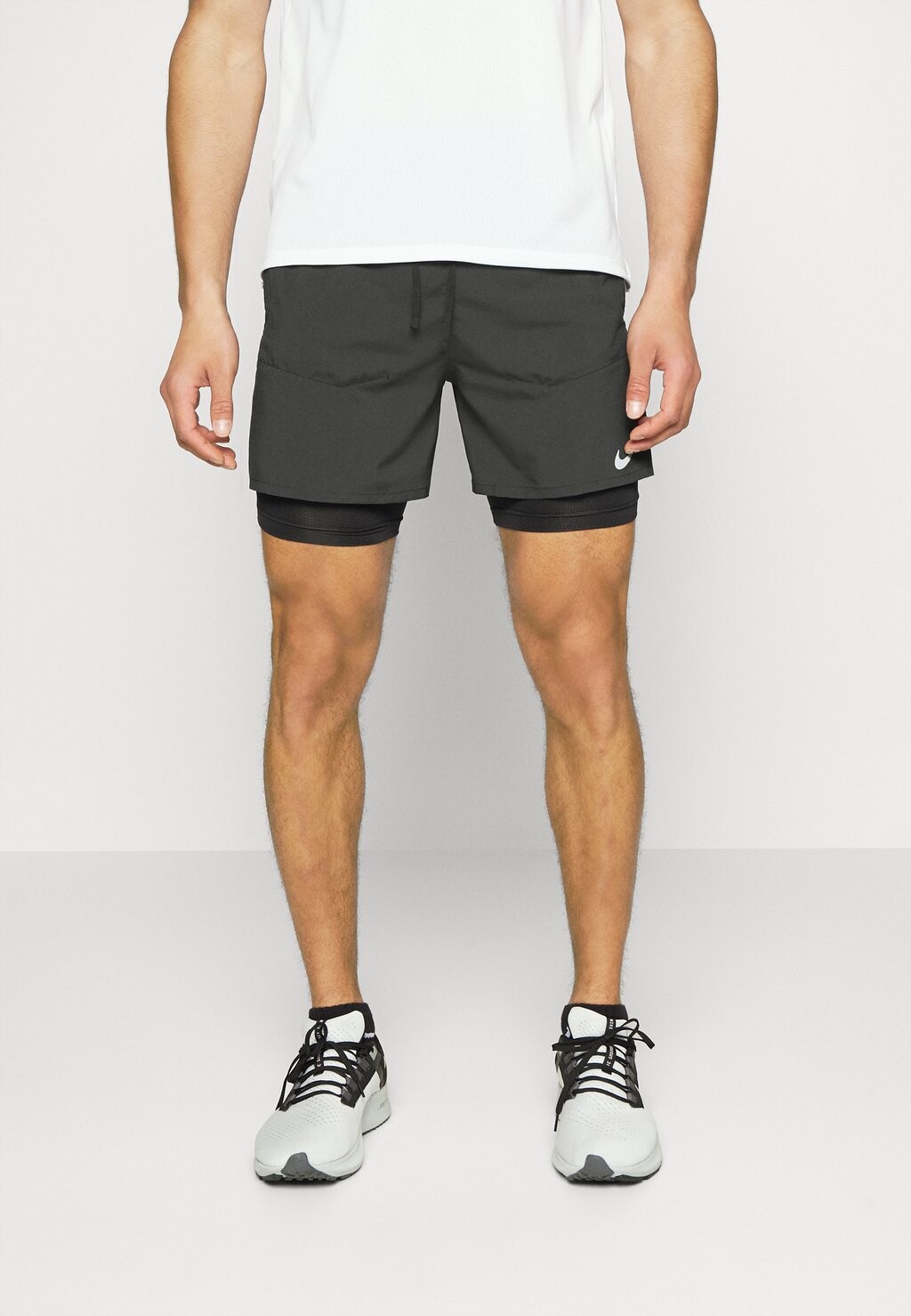 

Спортивные шорты Nike STRIDE HYBRID, цвет Black
