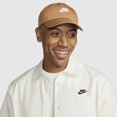 

Бейсболка Nike Club Unstructured Futura Wash Cap, цвет Flax/White