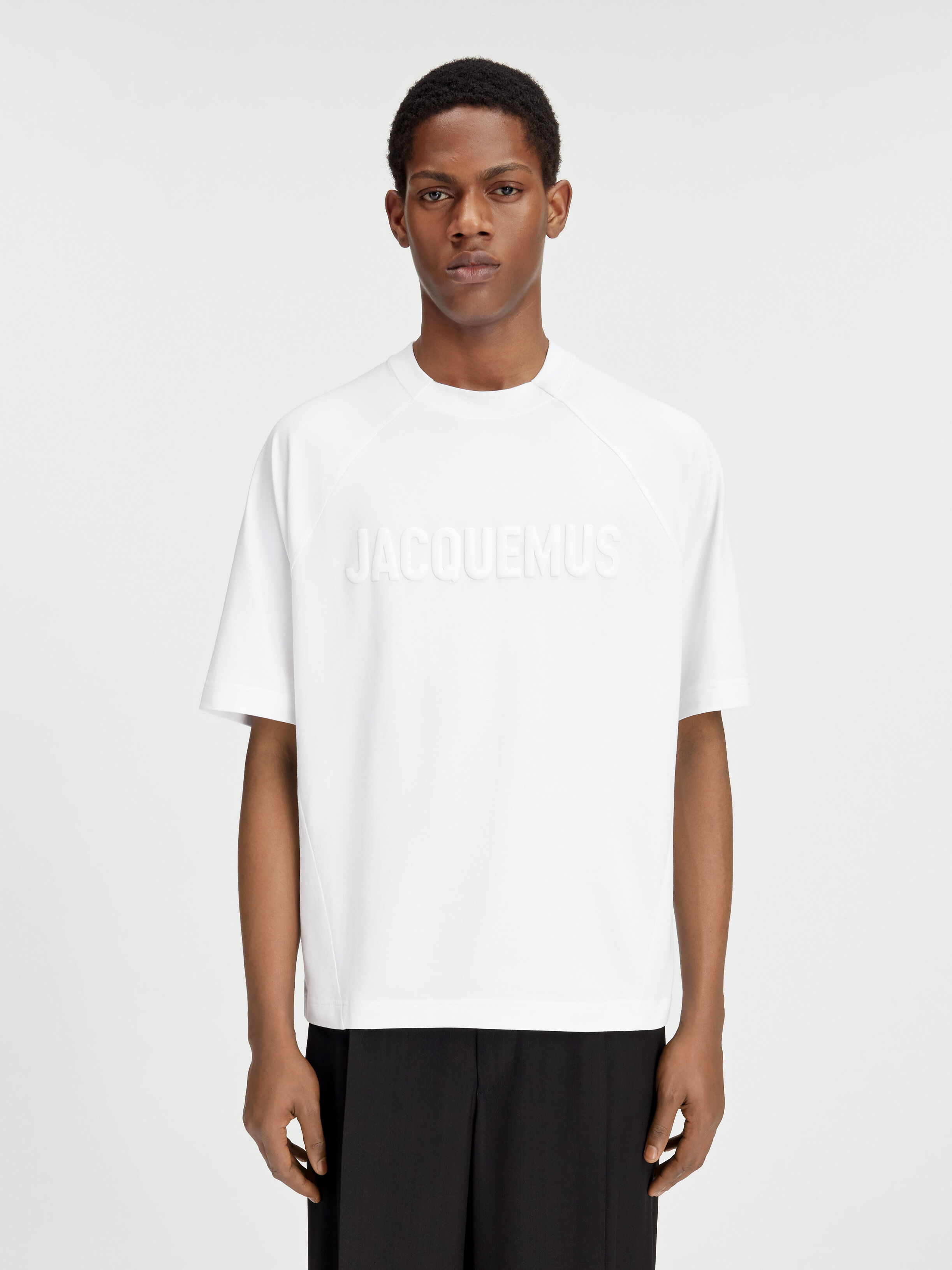 

Футболка с логотипом реглан JACQUEMUS The Typo t-shirt, белый