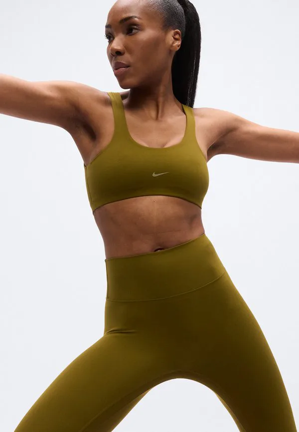 Спортивный бюстгальтер zenvy с легкой поддержкой Nike Performance, Olive Flak/White — фото 4
