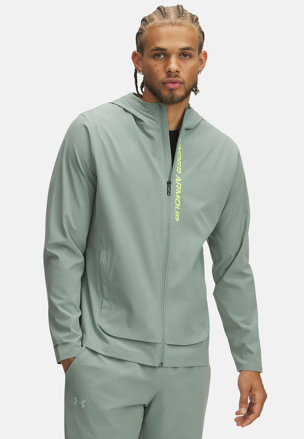 

Тренировочная куртка OUTRUN THE STORM Under Armour, зеленый