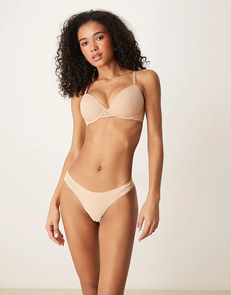 

Бюстгальтер-футболка Boux Avenue Ultra Light из микрофибры с глубоким вырезом, размер 03 (средний)