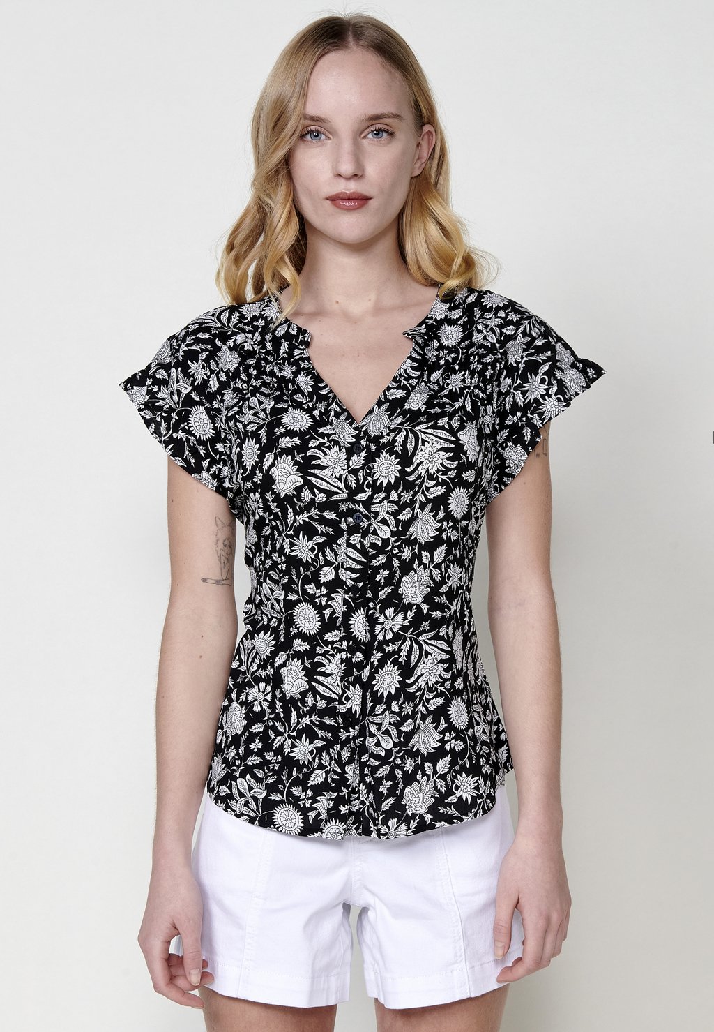 

Блуза SHORT-SLEEVE FLORAL PRINT Koroshi, черный