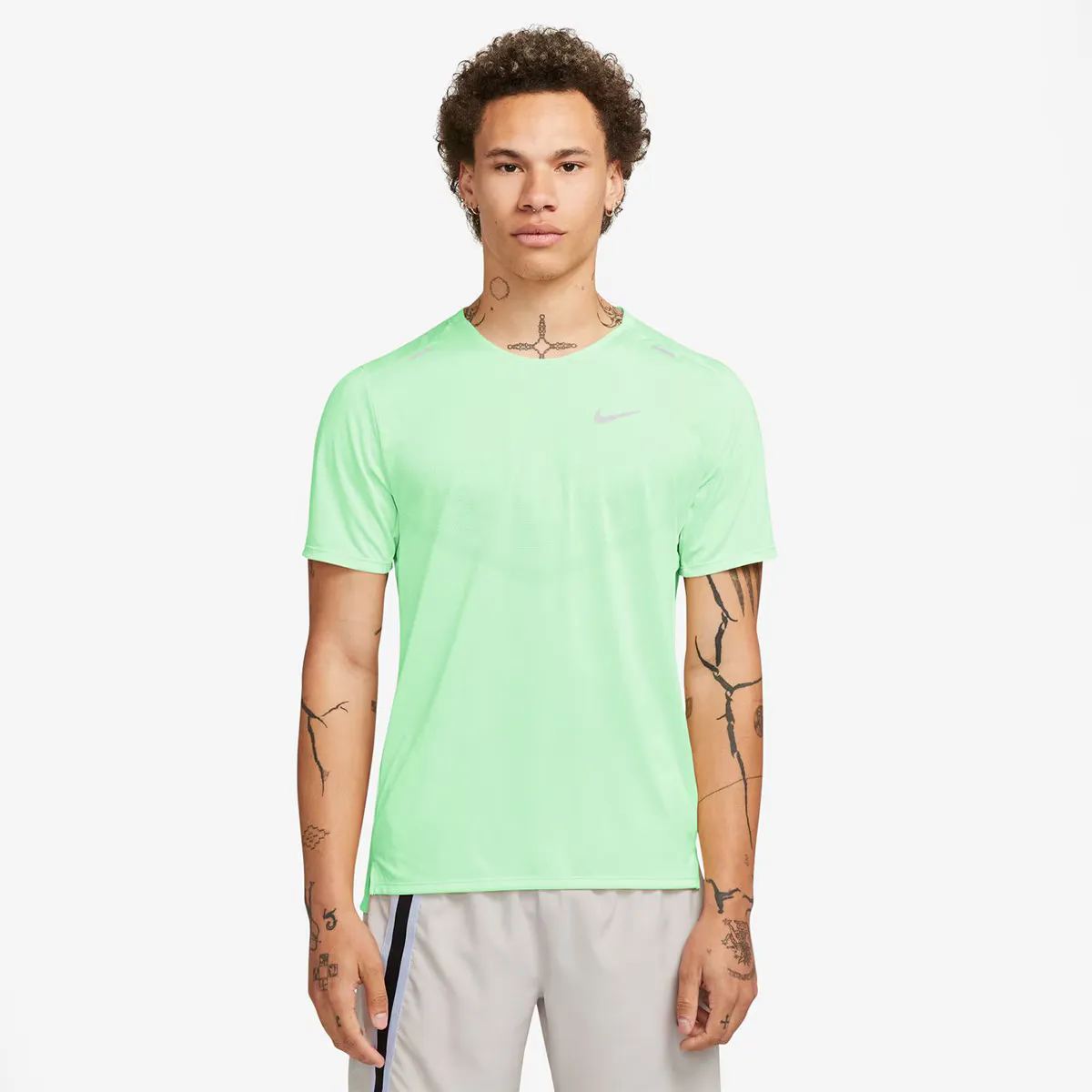 

Мужская футболка Nike Dri-FIT Rise 365, зеленый/серый