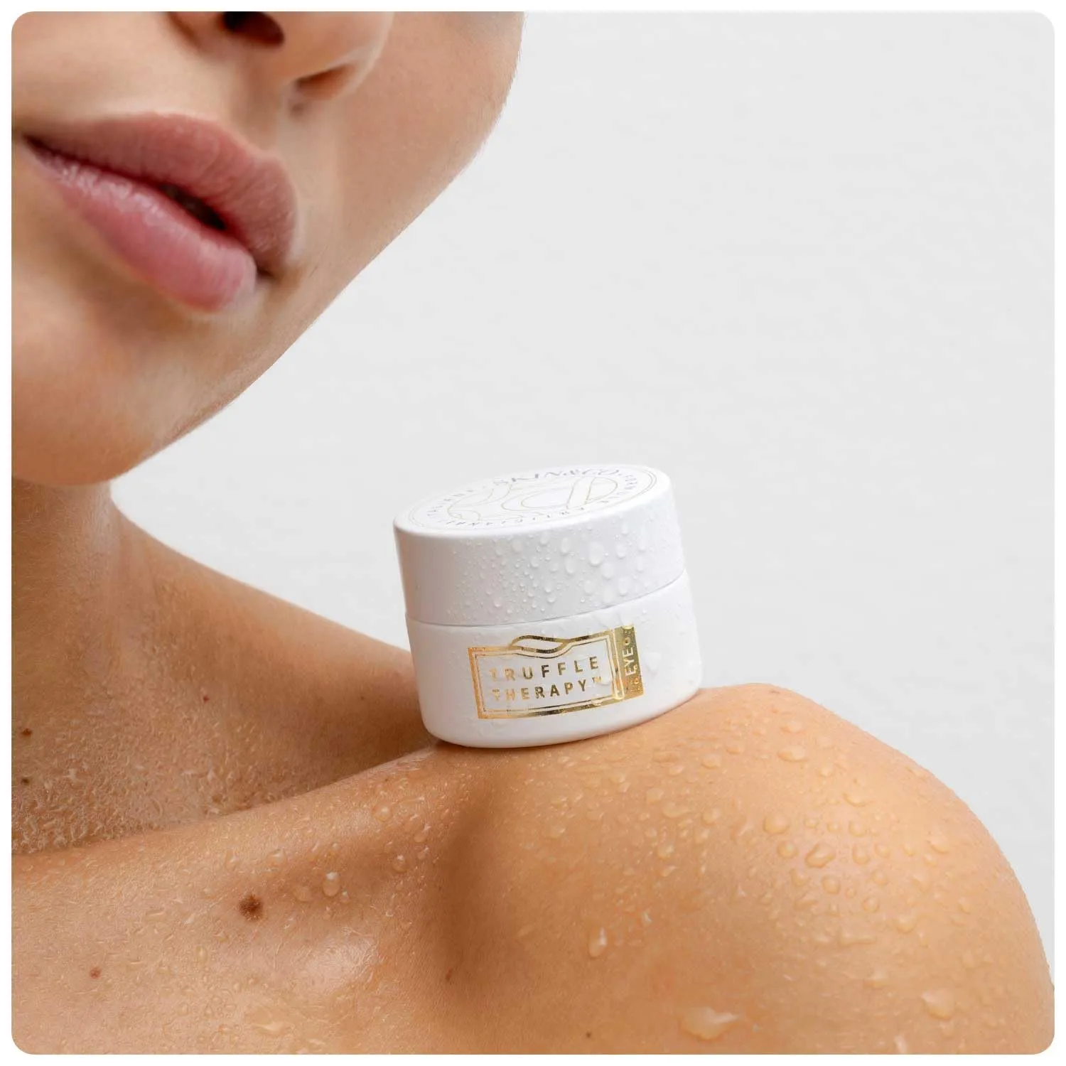 Концентрат для ухода за кожей вокруг глаз SKIN&CO Roma Truffle Therapy, 0,5 жидких унций — фото 3