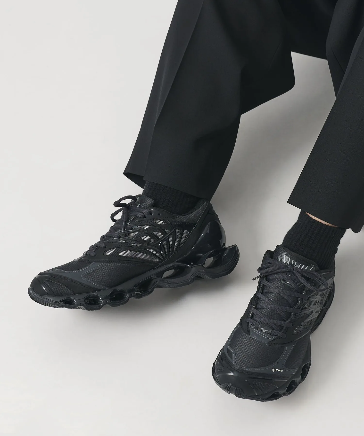 Мужские кроссовки с технологией GORE-TEX Wave Prophecy LS MIZUNO чёрные — фото 2