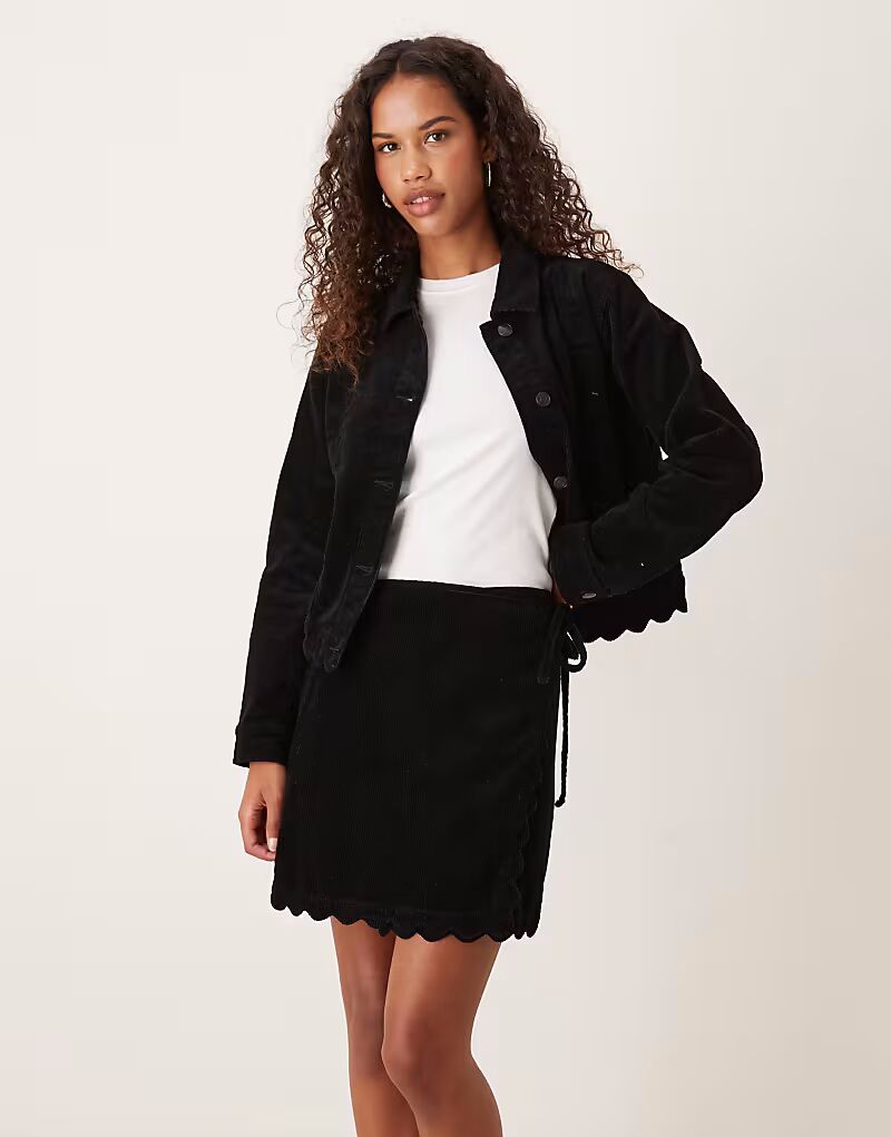 

Мини-юбка с запахом и отделкой вельветом, черная Nobody'S Child