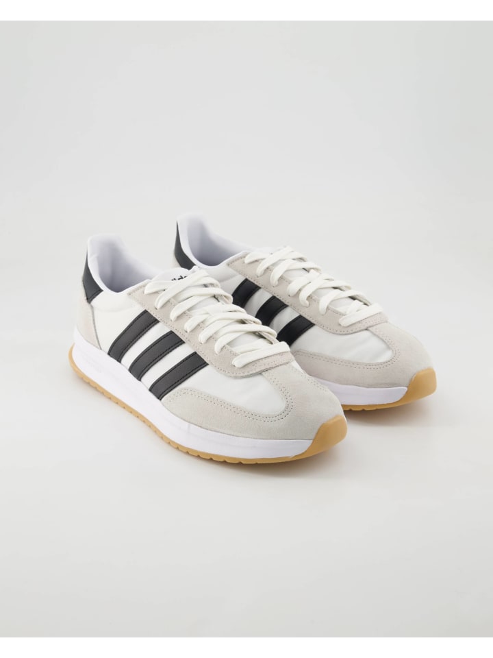 

Кроссовки на шнуровке adidas, белый