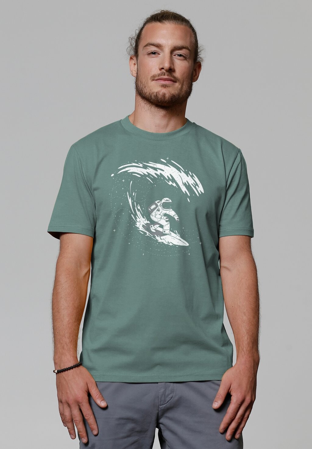 

Футболка с принтом SURFING SPACEMAN watapparel, темно-зеленый