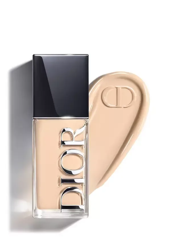 Тональный крем Forever Skin Glow с 24-часовой стойкостью и сияющим финишем DIOR, 0 5N