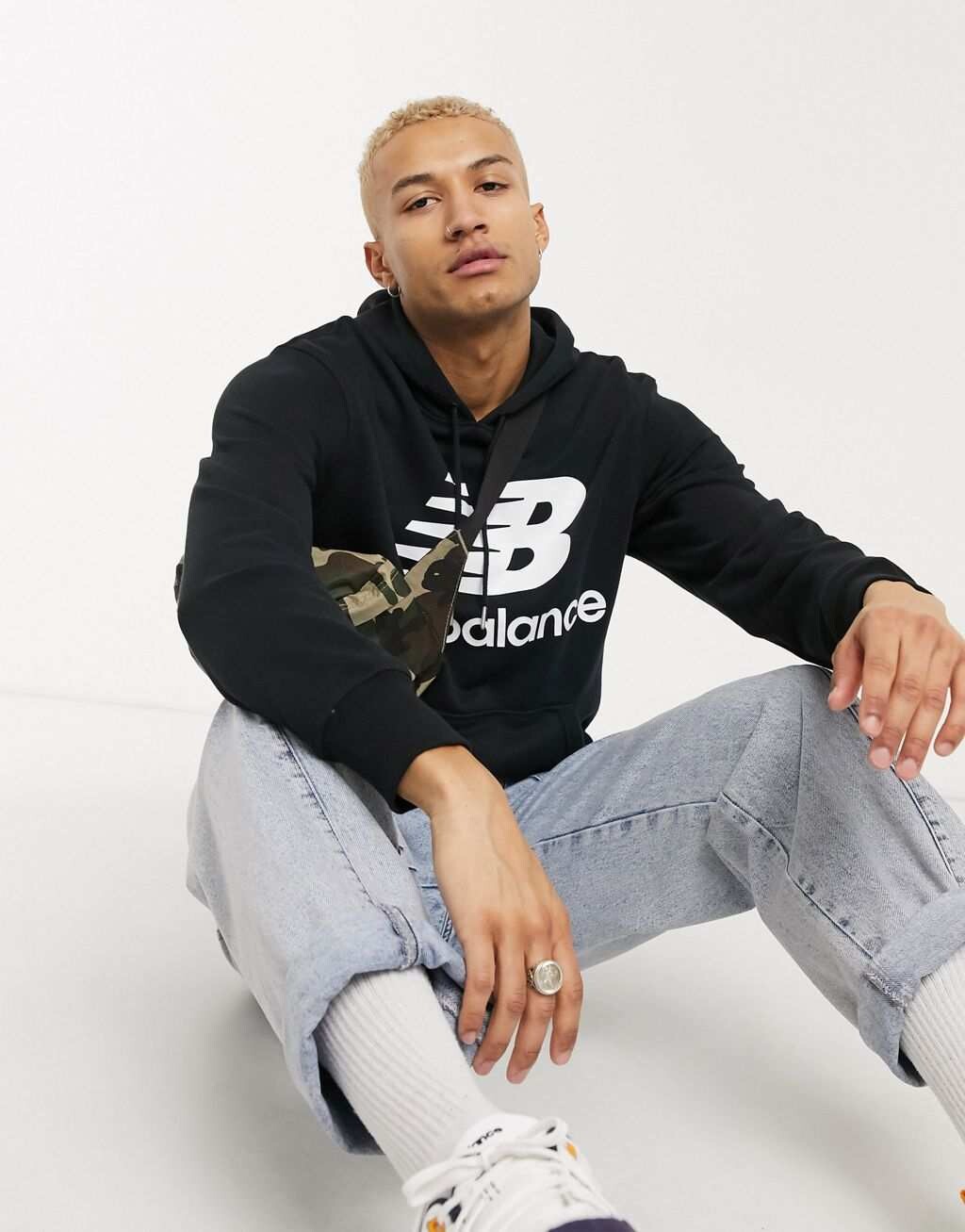 

Черная толстовка с большим логотипом New Balance, Черный, Черная толстовка с большим логотипом New Balance