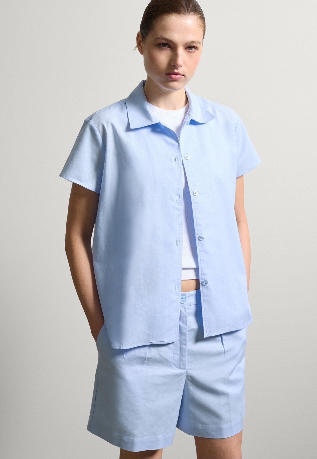 

Блузка на пуговицах SHORT SLEEVES. Stefanel, светло-голубой