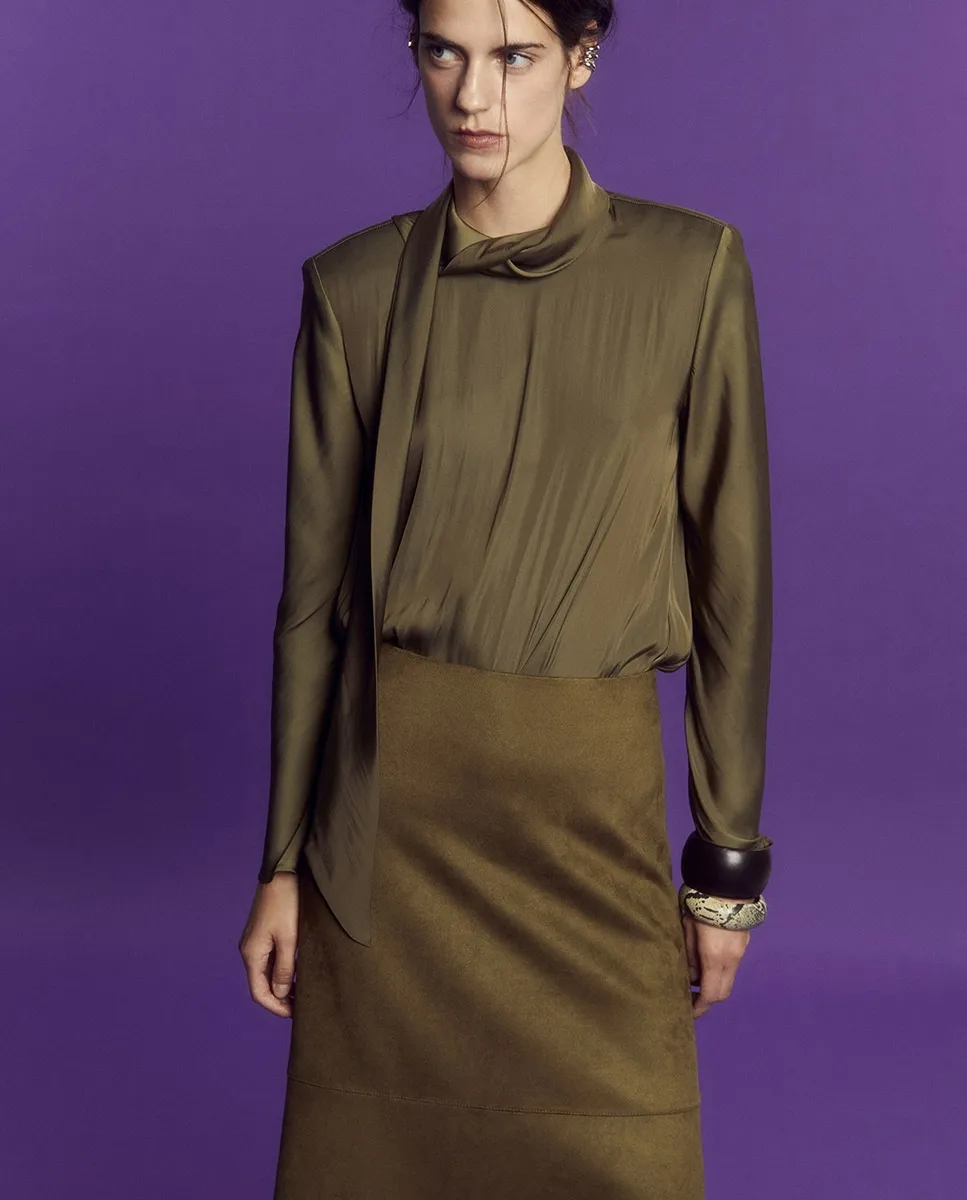 

Сатиновый топ с плечевыми накладками Sfera, хаки