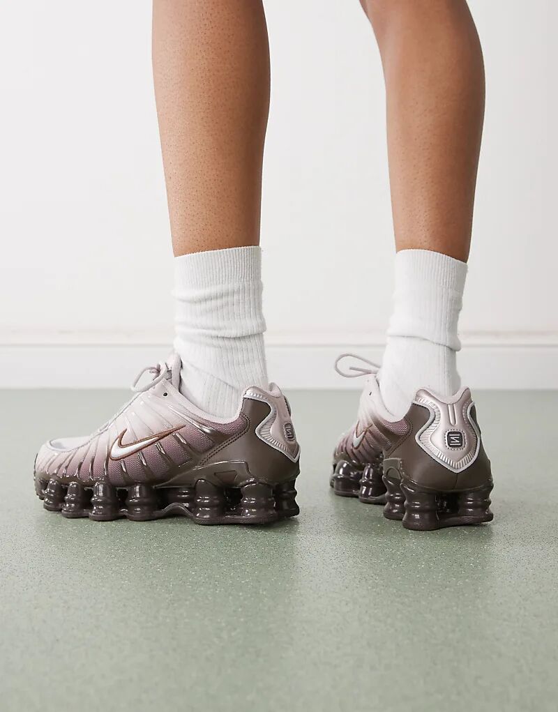 Кроссовки унисекс Nike Shox TL коричневого и серебристого цветов — фото 4