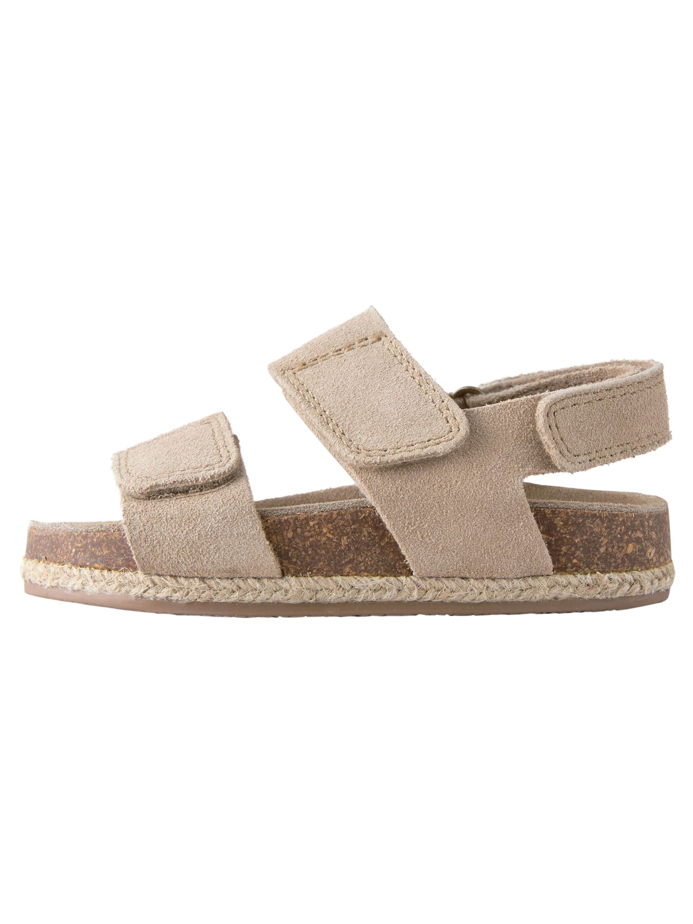 Next Сандалии в бежевом цвете