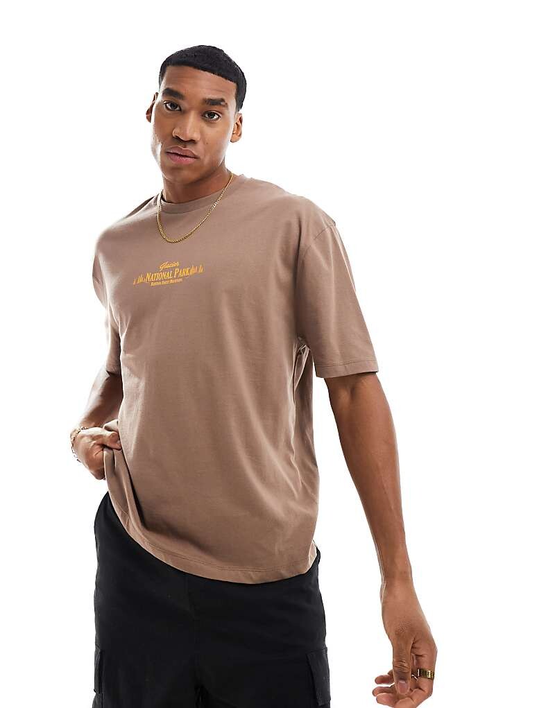 

Коричневая футболка оверсайз с текстовым принтом на груди ASOS DESIGN