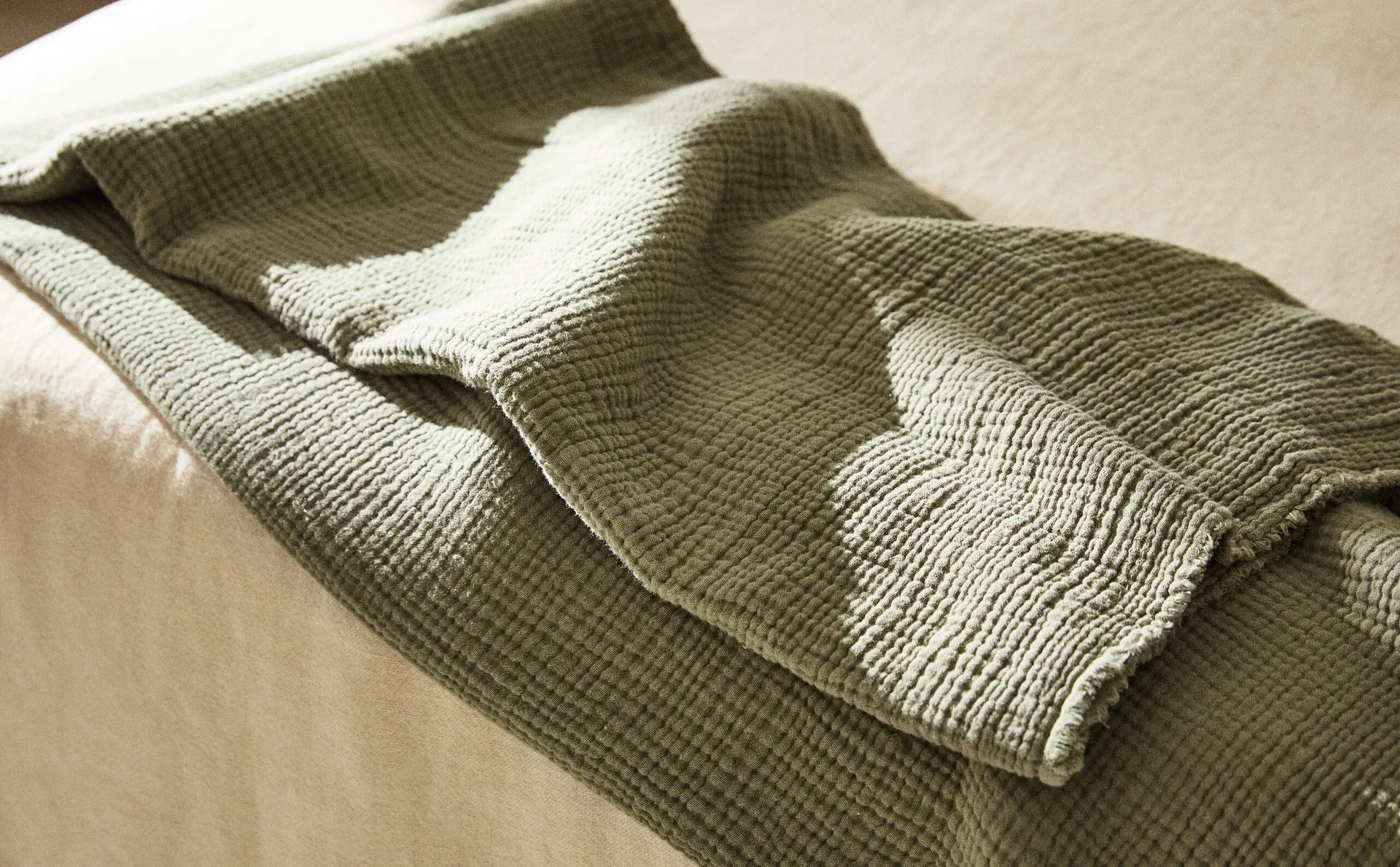 

Плед из хлопкового муслина Zara Home, зеленый