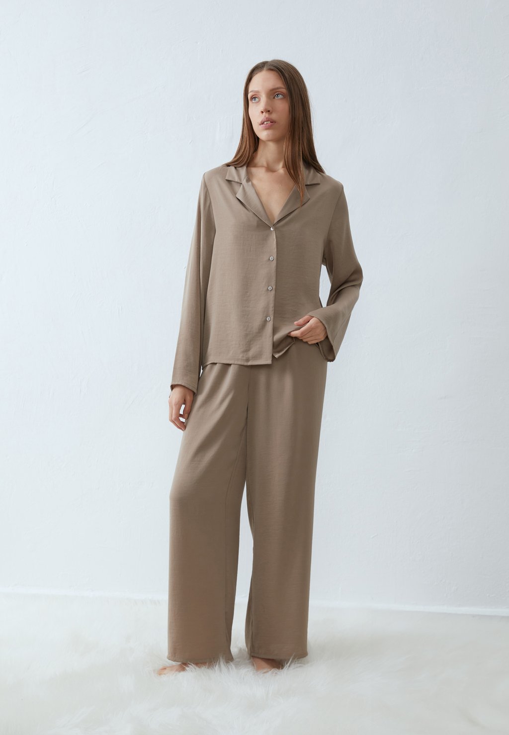 

Пижама HAMMERED SATIN SET Anna Field by Zalando, светло-коричневый