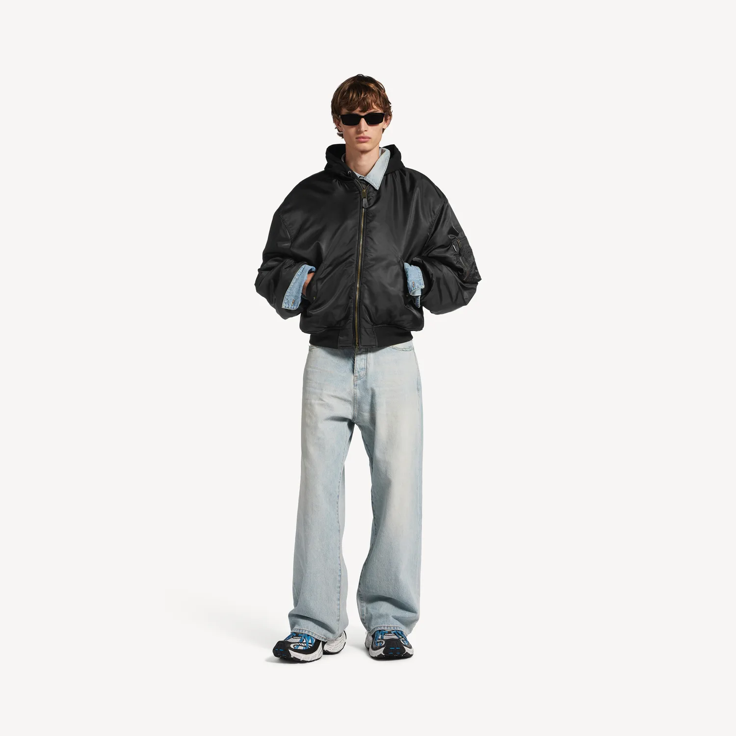 BALENCIAGA Мужская бомбер-куртка с капюшоном черного цвета — фото 2