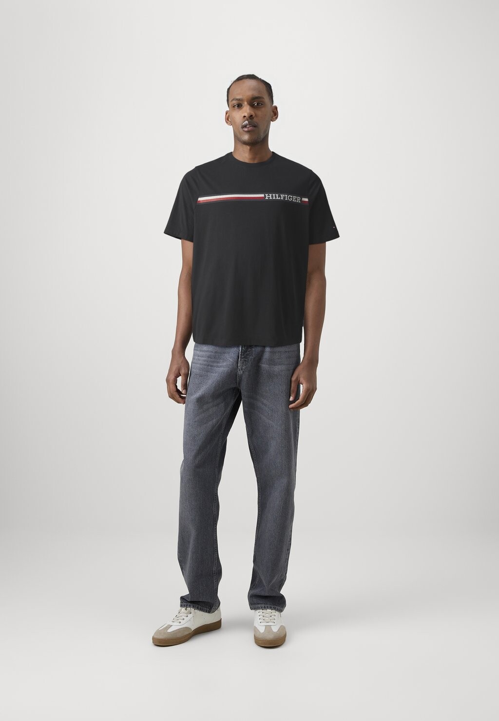 

Футболка с принтом Chest Stripe Tee Tommy Hilfiger, черная