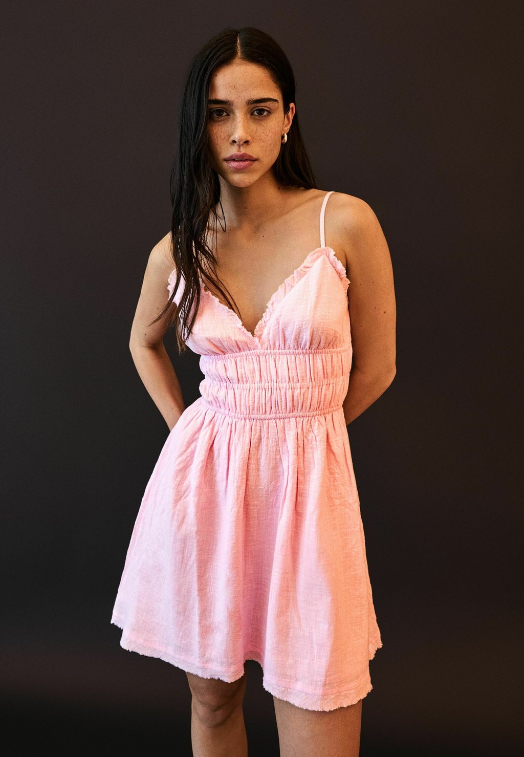 

Повседневное платье RUFFLED RUSTIC - MINI Bershka, светло-розовый