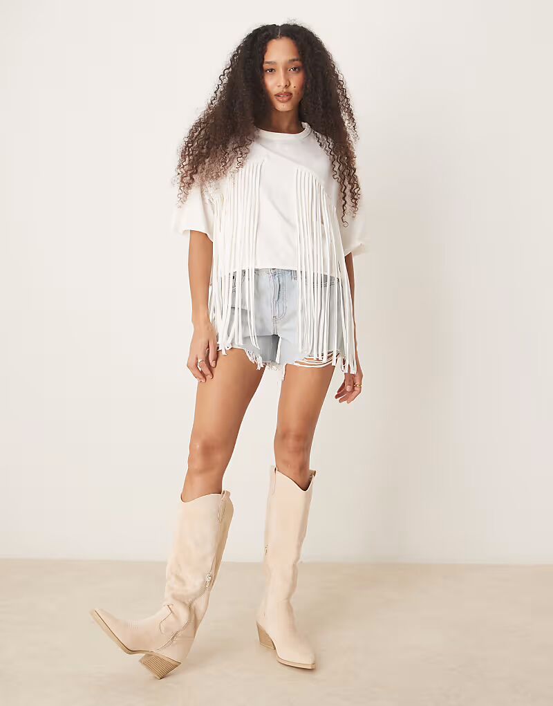 

Укороченная футболка свободного кроя с бахромой от ASOS DESIGN кремового цвета