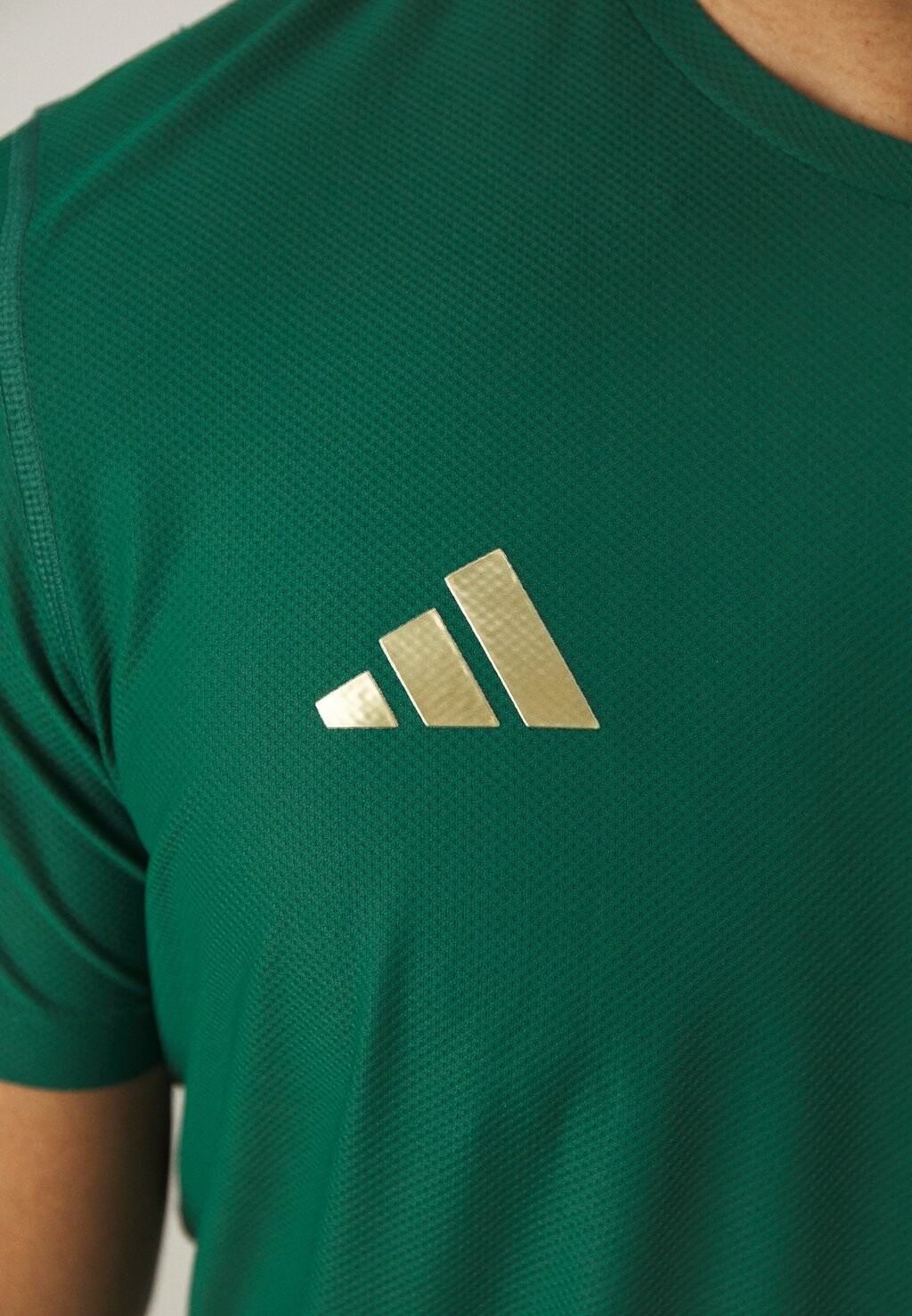 

Спортивная футболка BER24 TEE adidas Performance, темно-зеленый