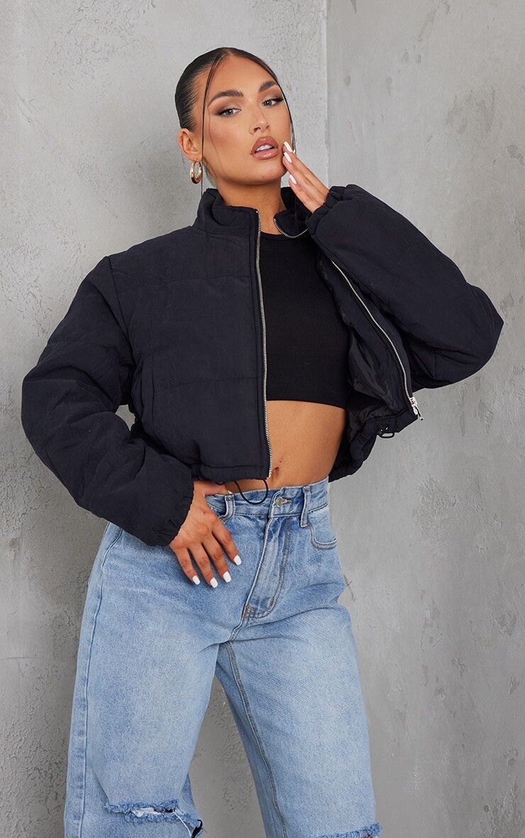 

PrettyLittleThing Черный очень укороченный пуховик персикового цвета