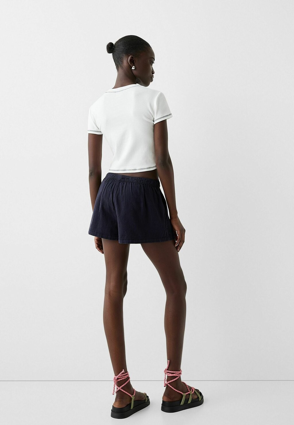 

Шорты Elasticated Waistband Detail Bershka, королевский синий