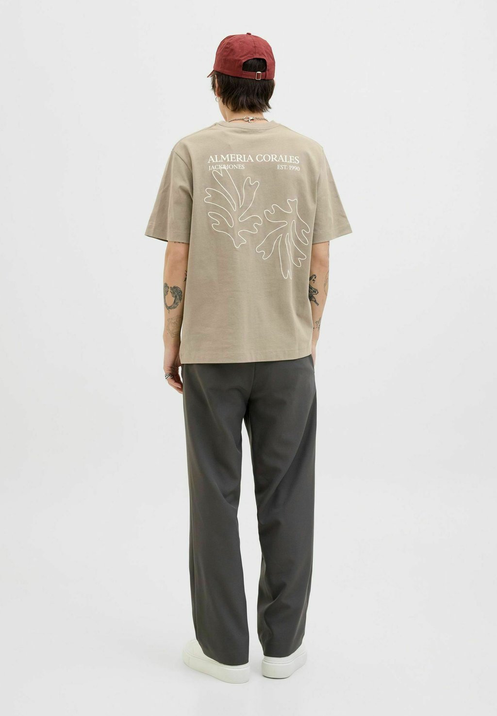 

Футболка с принтом GEDRUCKT RUNDHALSAUSSCHNITT Jack & Jones, цвет Silver Sage