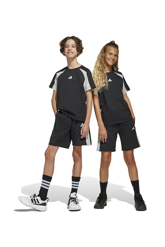 

Детские шорты Adidas, черный