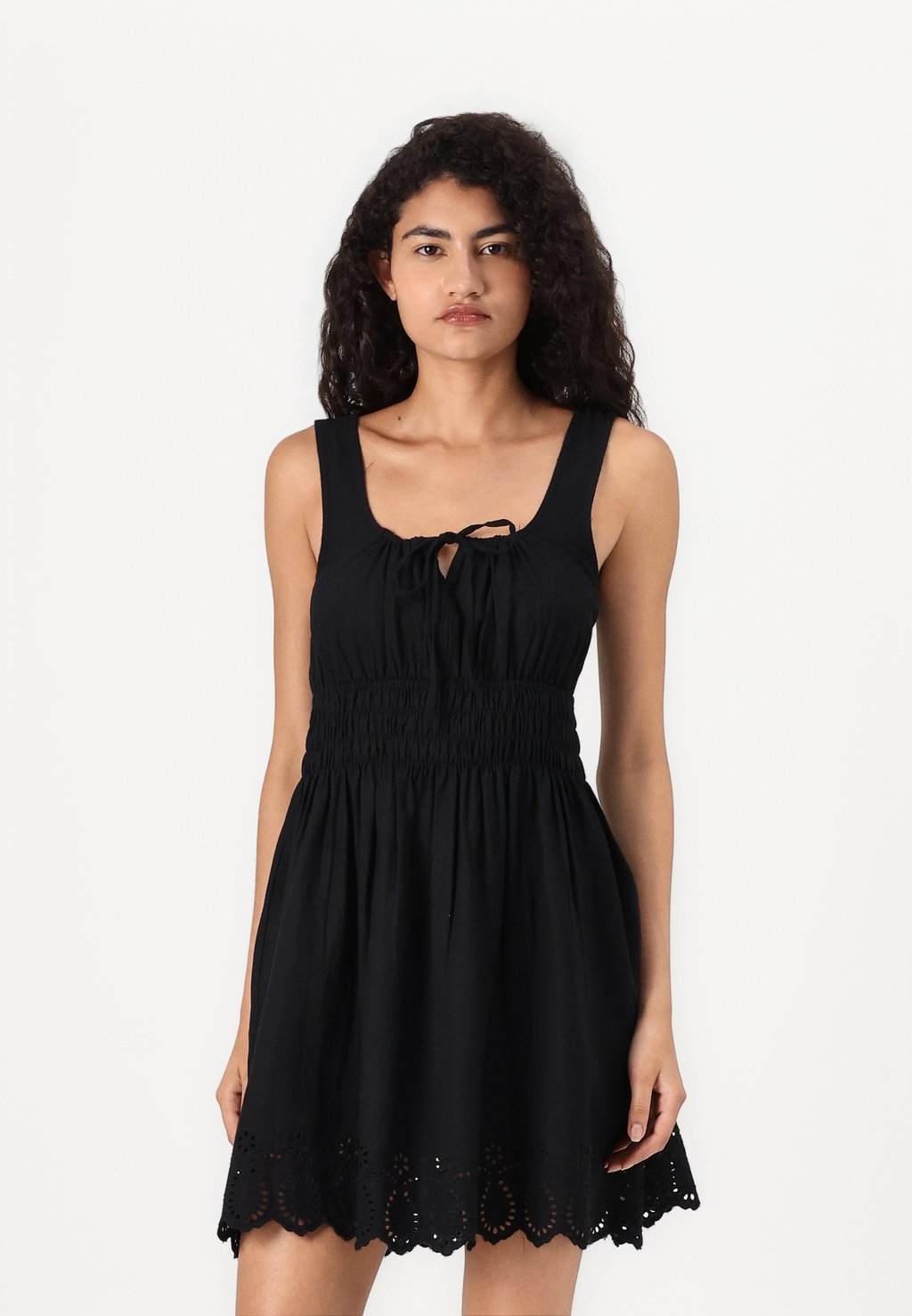 

Повседневное платье TIE SMOCKED MINI DRESS GAP, черный