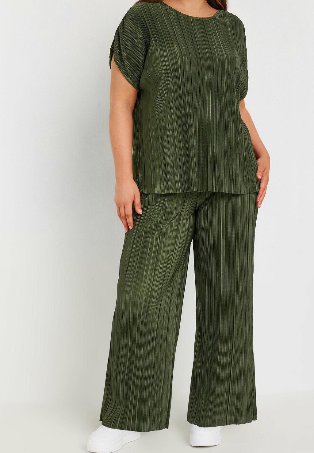 

Брюки TEXTURED WIDE LEG Yours Clothing, зеленый
