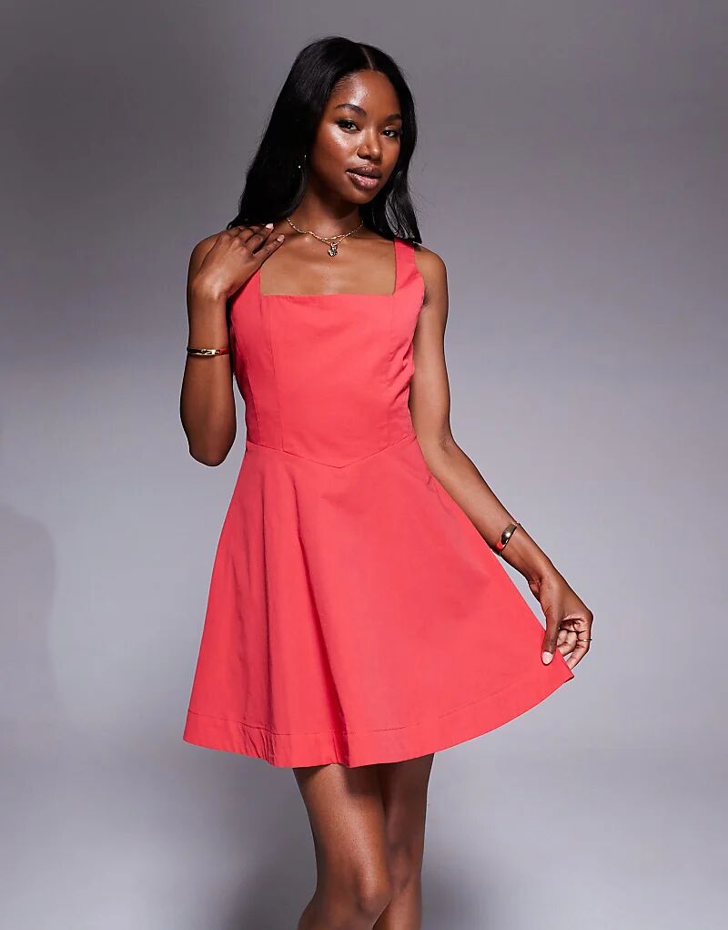 

Редкое лондонское мини-платье с бантом на спине красного цвета