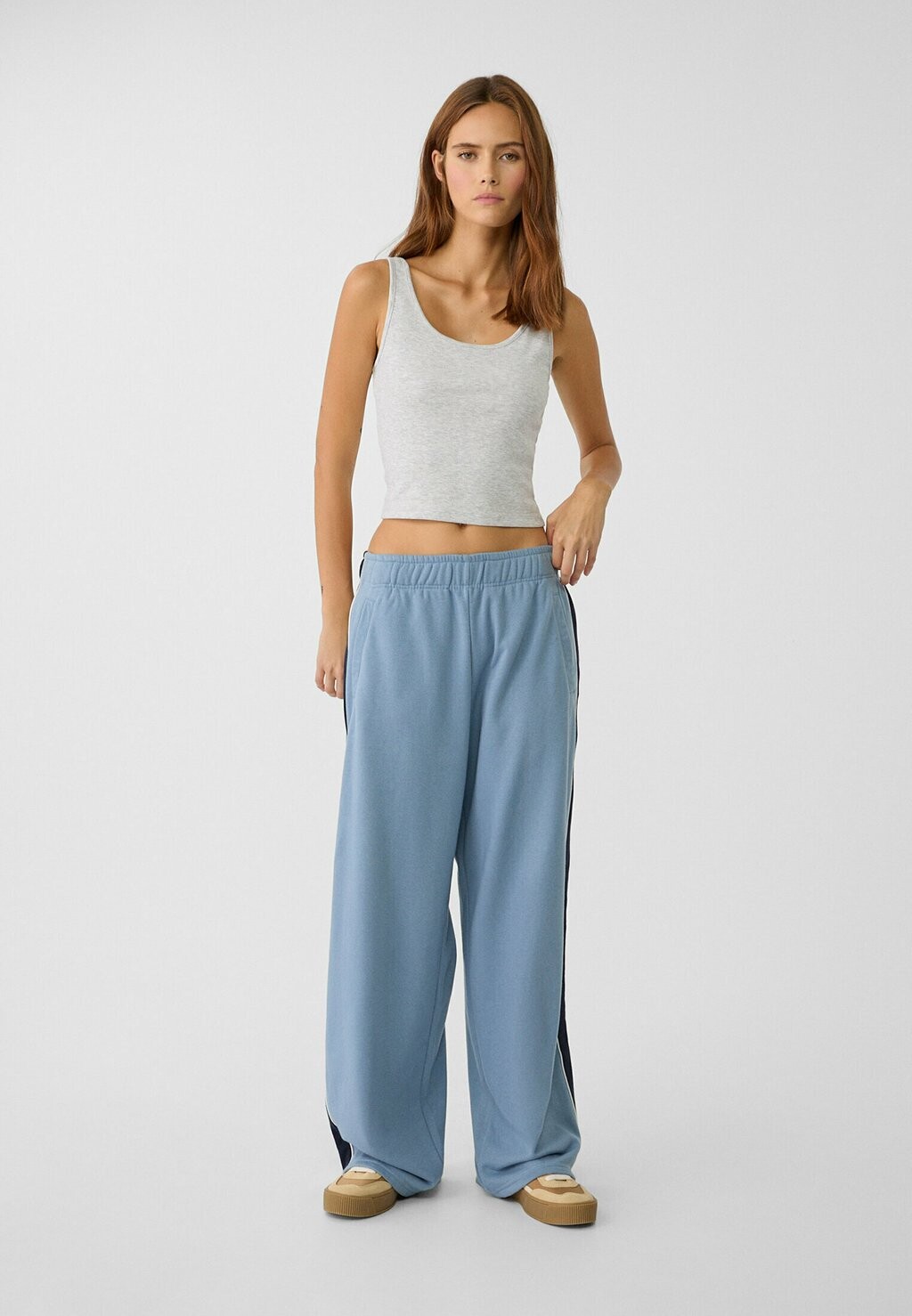

Спортивные брюки PLUSH WITH SIDE STRIPE Stradivarius, синий