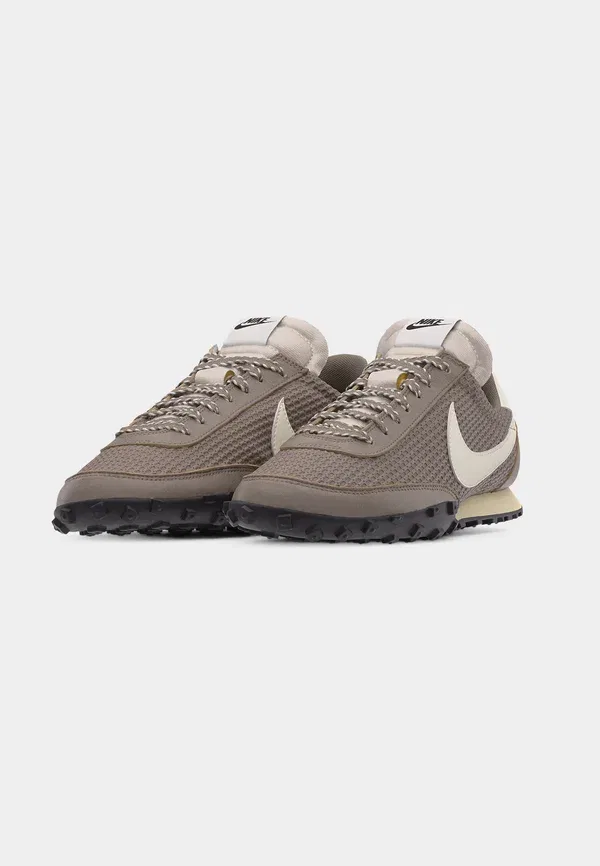 Кроссовки Nike Sportswear Waffle Racer 26 SE, цвет лунный фоссил/парус/теневой коричневый/кокосовое молоко/черный — фото 3