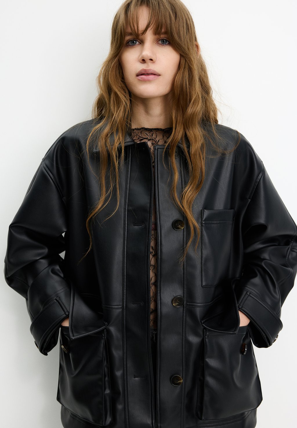 

Короткое пальто PULL&BEAR, черный