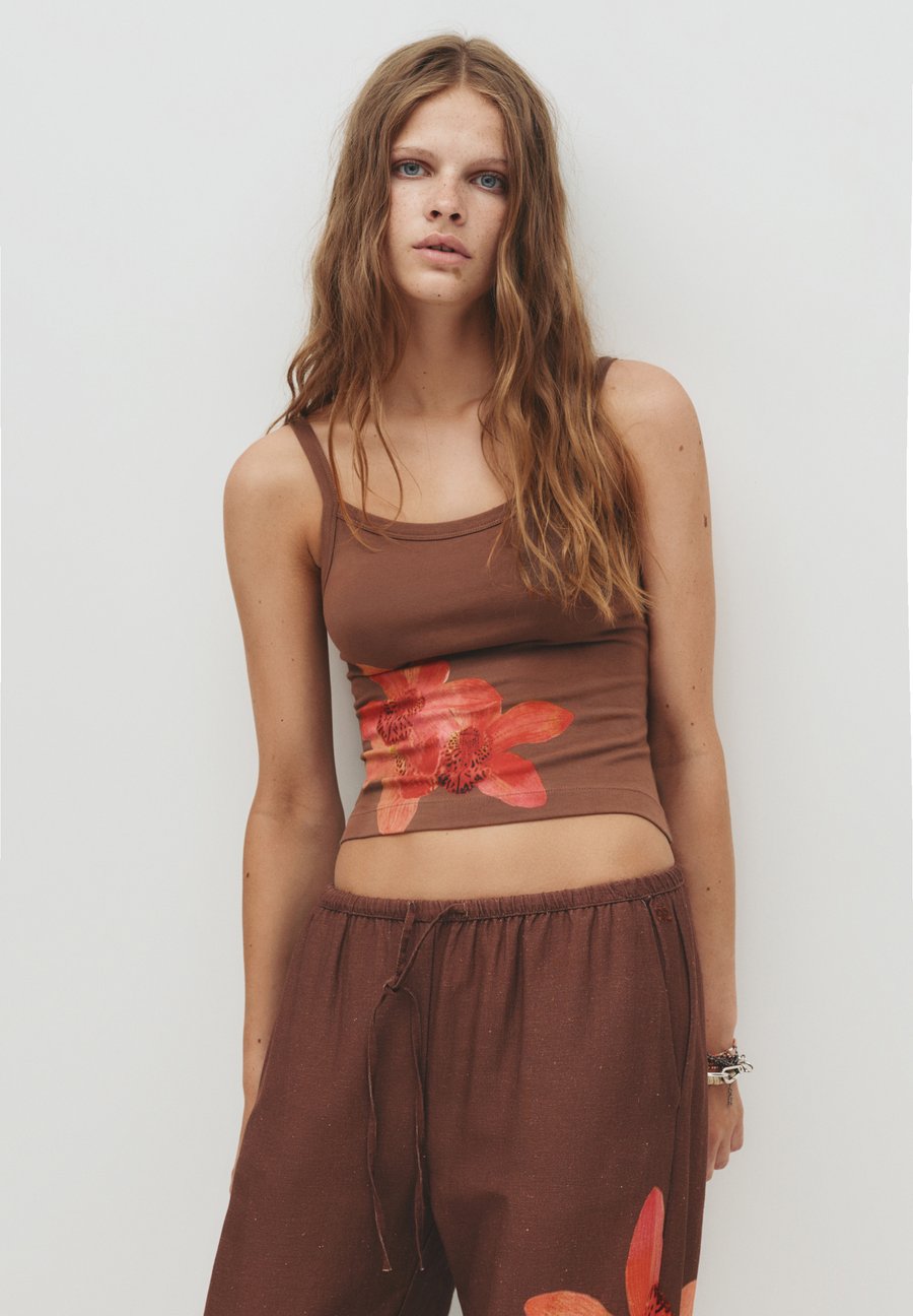 

Топ PULL&BEAR Top, Brown