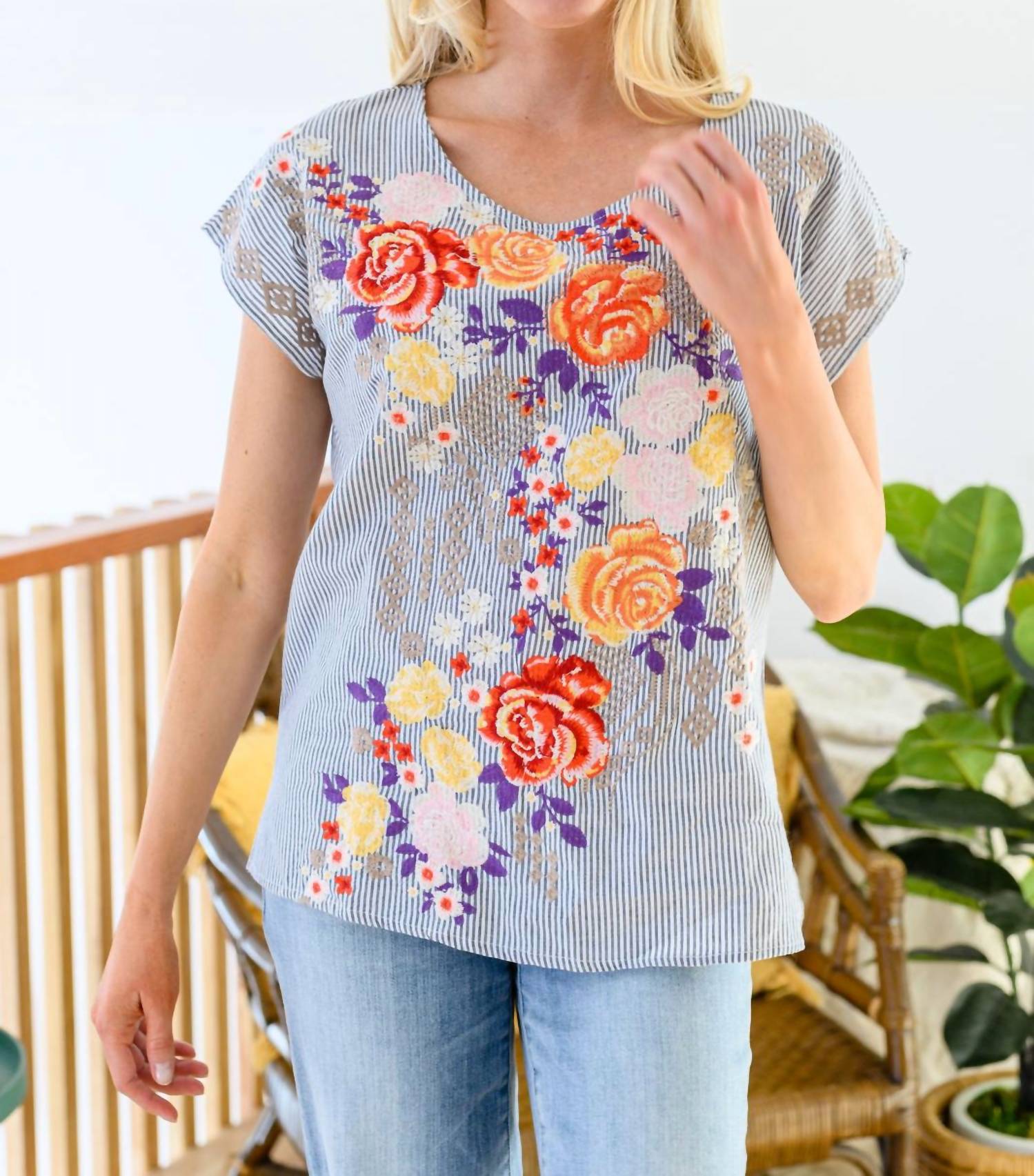 

Полосатый цветочный топ с принтом ANDREE BY UNIT, синий/белый