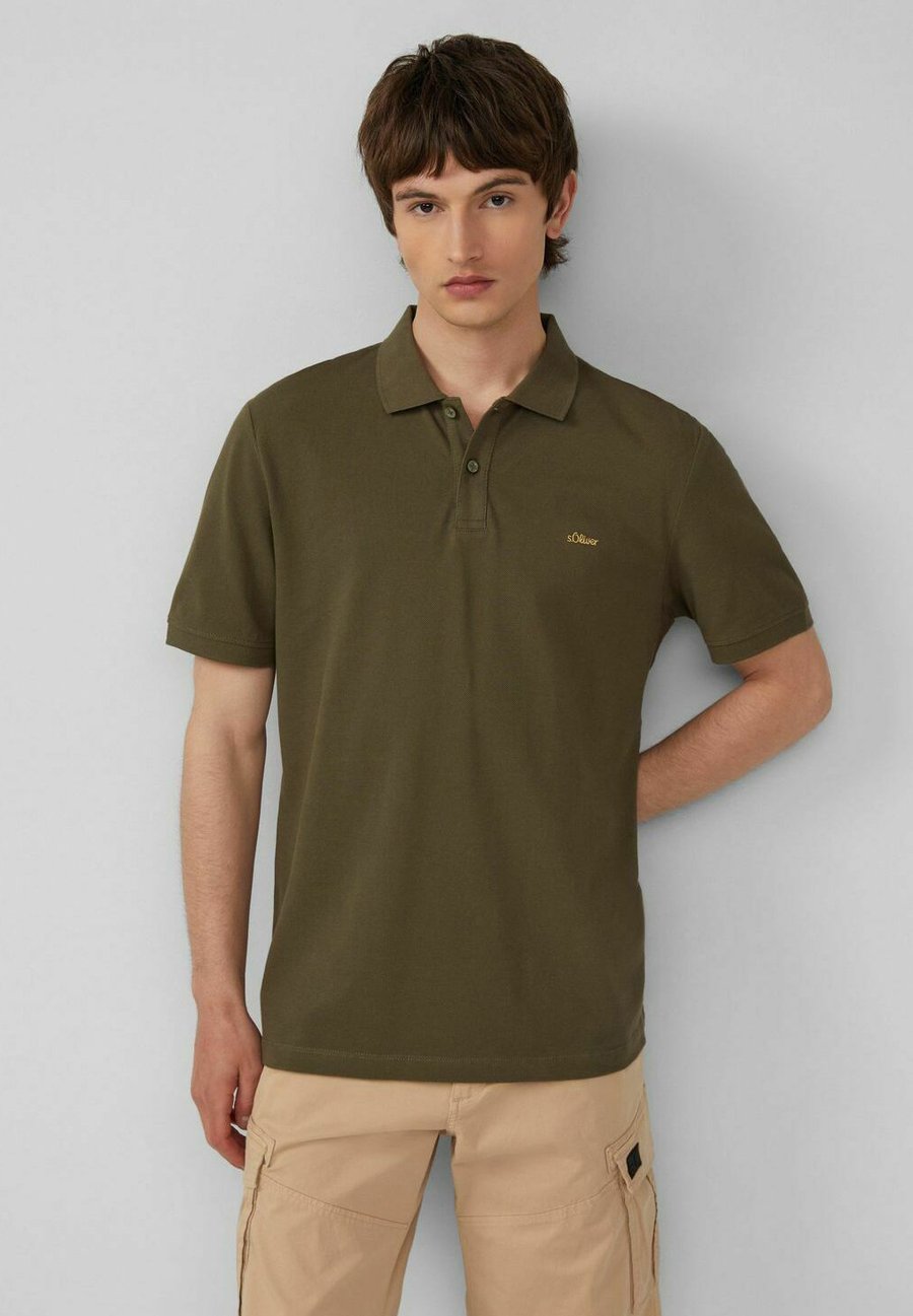

Поло s.Oliver BASIC KNOPFLEISTE KRAGEN STÜCK, Dunkelgrün/Dark Green, Зеленый, Поло s.Oliver BASIC KNOPFLEISTE KRAGEN STÜCK, Dunkelgrün/Dark Green