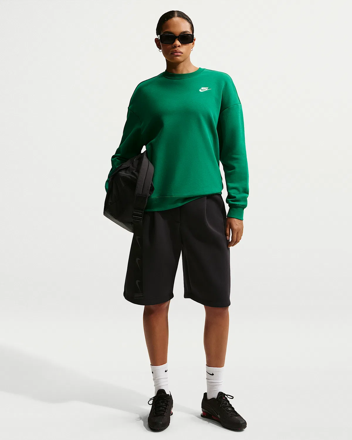 Женский свободный свитшот с круглым вырезом Nike Sportswear Club Fleece, Malachite/White — фото 4