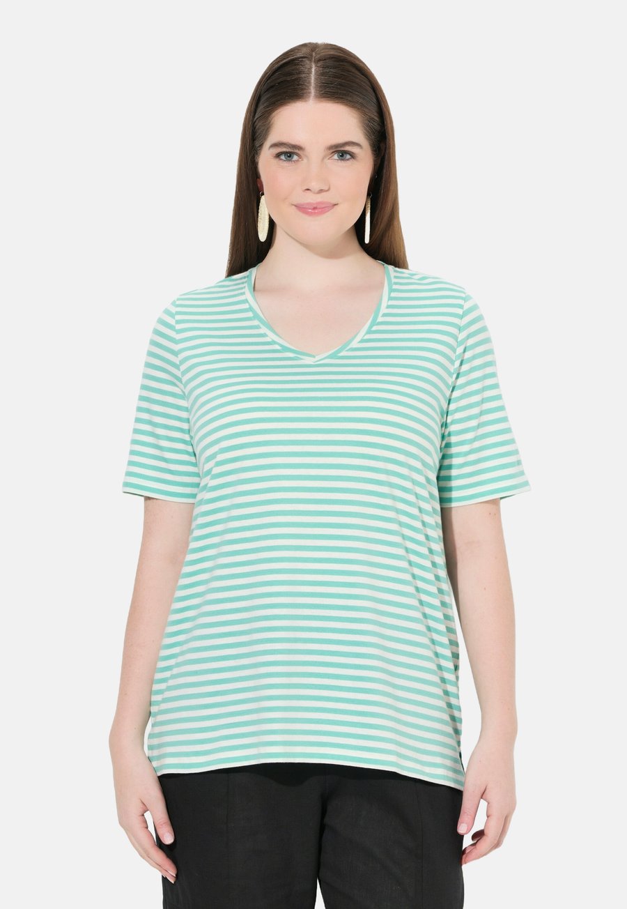 

Футболка Ulla Popken SHORT SLEEVE V-NECK , Jade Green/Green, Зеленый, Футболка Ulla Popken SHORT SLEEVE V-NECK , Jade Green/Green